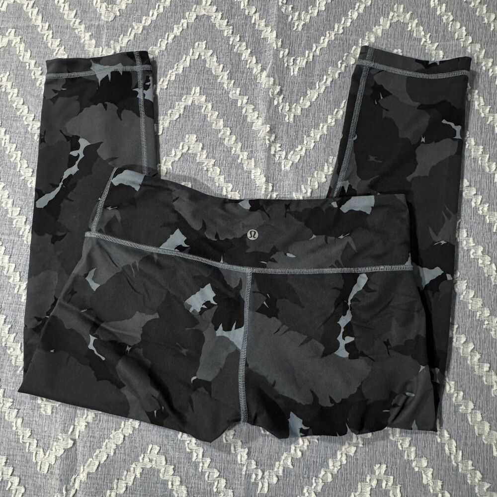 Lululemon Heritage 365 Camo Deep Coal Leggings Womens Size 10 - Picture 2 of 4